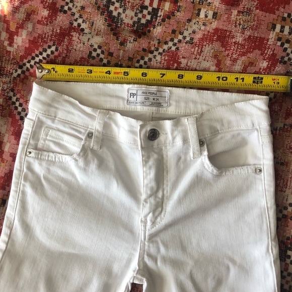 Free People White Distressed Jeans - Picture 5 of 6
